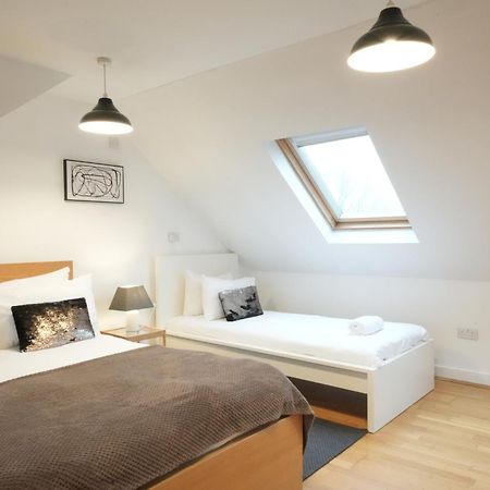 Appartement Great Airport Sleep à Harmondsworth Extérieur photo